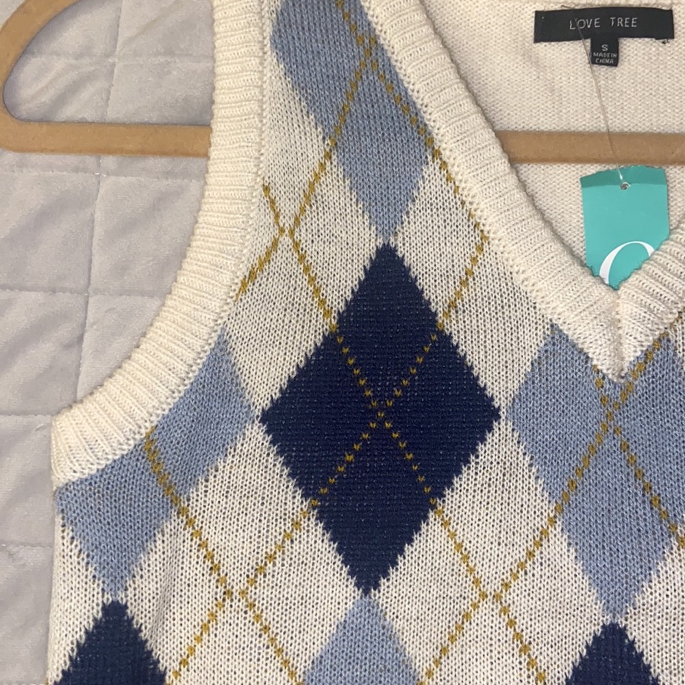 SWEATER VEST - Picture 2 of 3